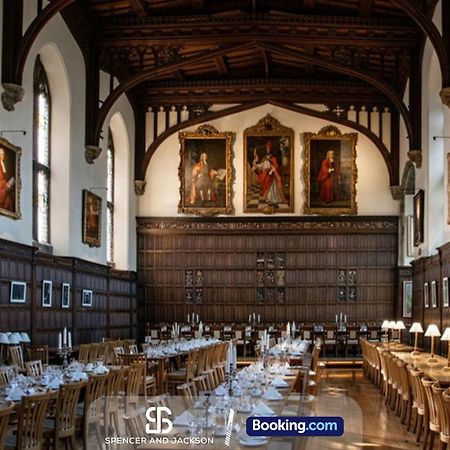 1 Bedroom City Centre Apartment Near The University And Bodleian Library By Spencer And Jackson Short Lets & Serviced Accommodation Oxford Bagian luar foto