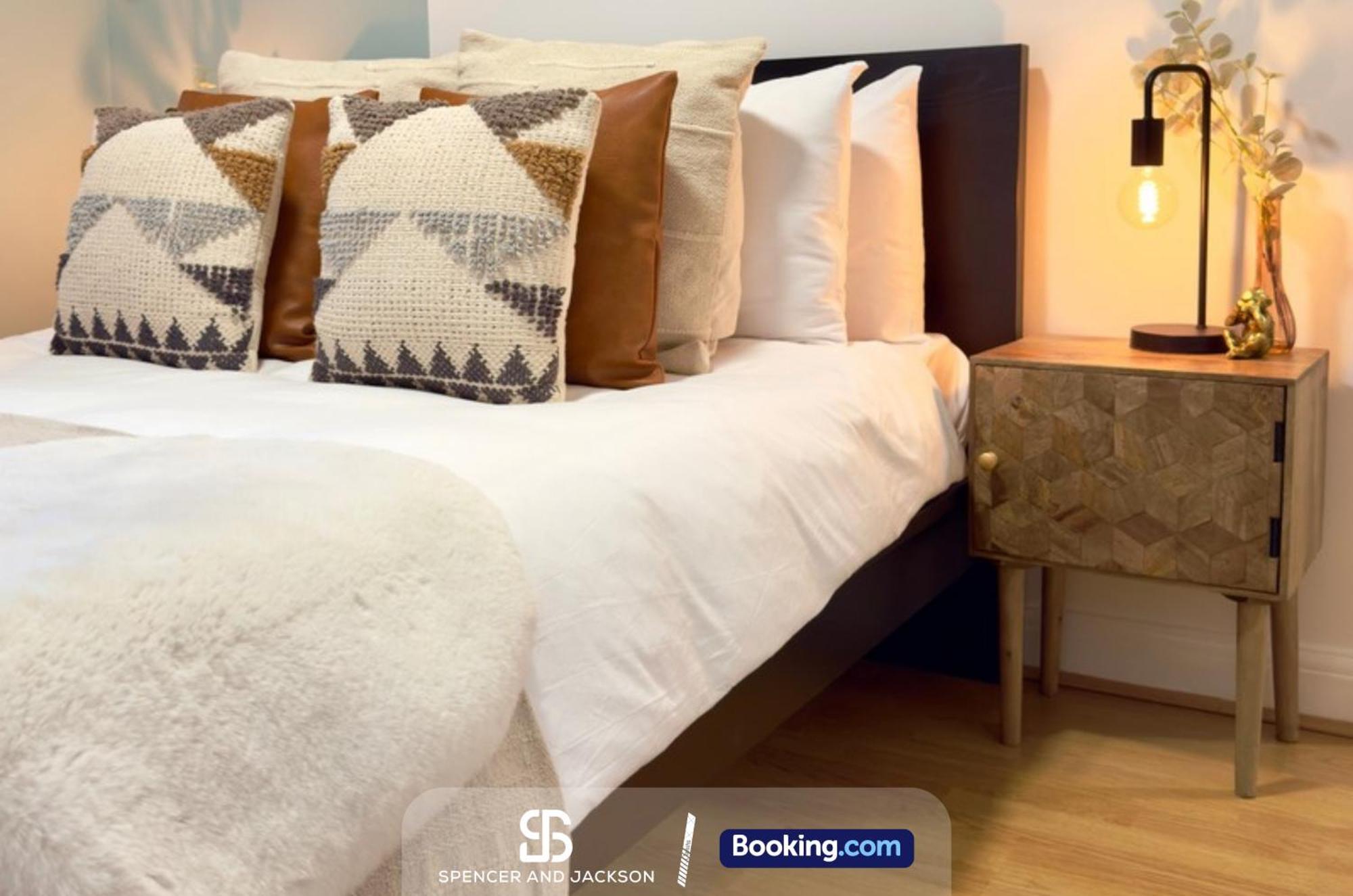 1 Bedroom City Centre Apartment Near The University And Bodleian Library By Spencer And Jackson Short Lets & Serviced Accommodation Oxford Bagian luar foto