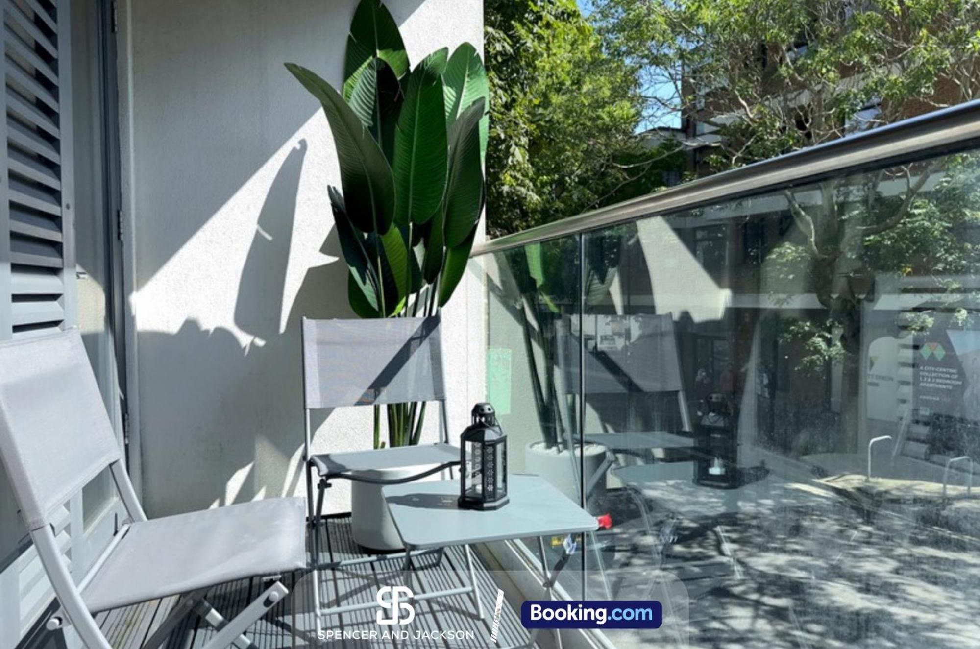 1 Bedroom City Centre Apartment Near The University And Bodleian Library By Spencer And Jackson Short Lets & Serviced Accommodation Oxford Bagian luar foto