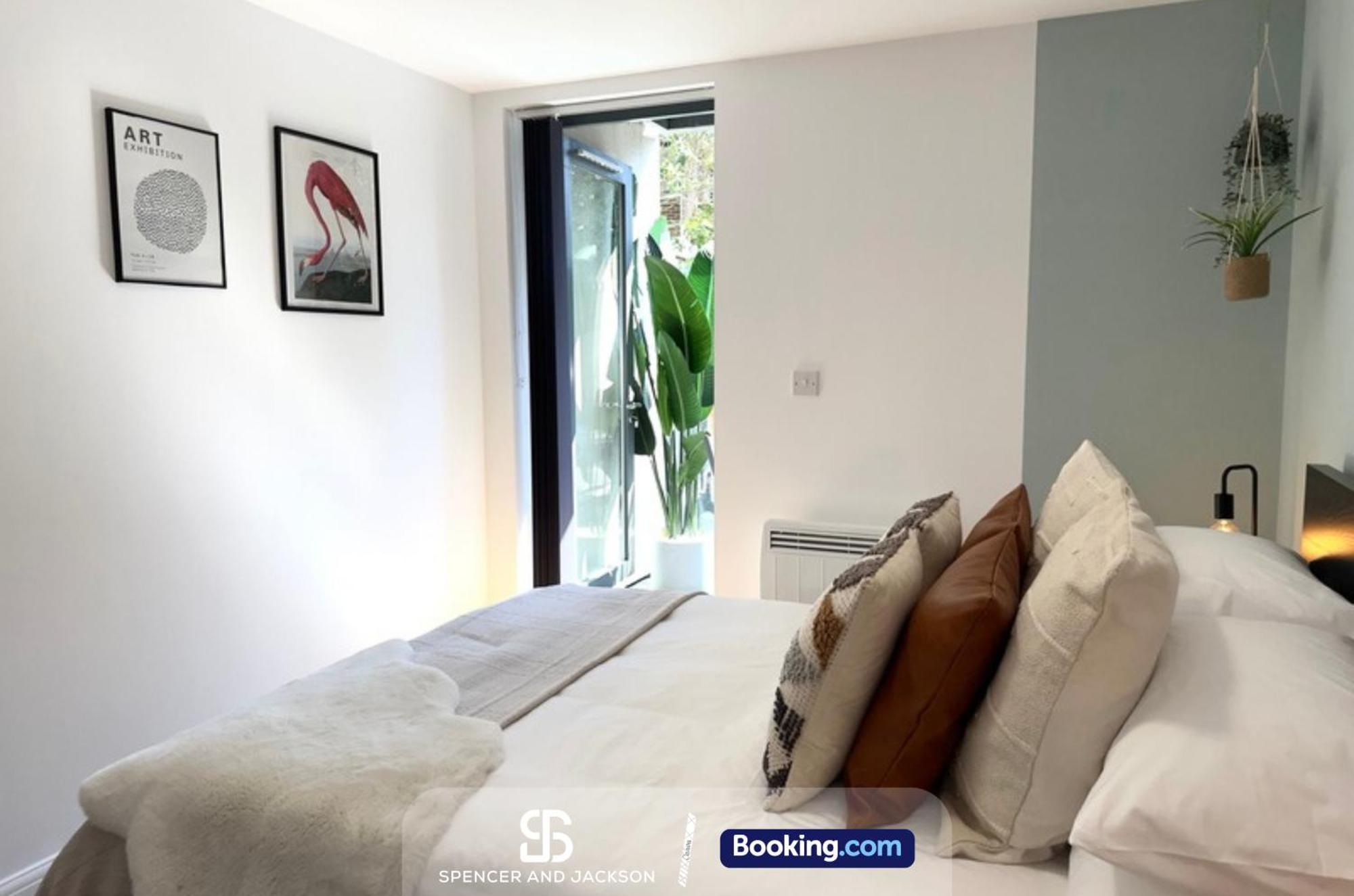 1 Bedroom City Centre Apartment Near The University And Bodleian Library By Spencer And Jackson Short Lets & Serviced Accommodation Oxford Bagian luar foto