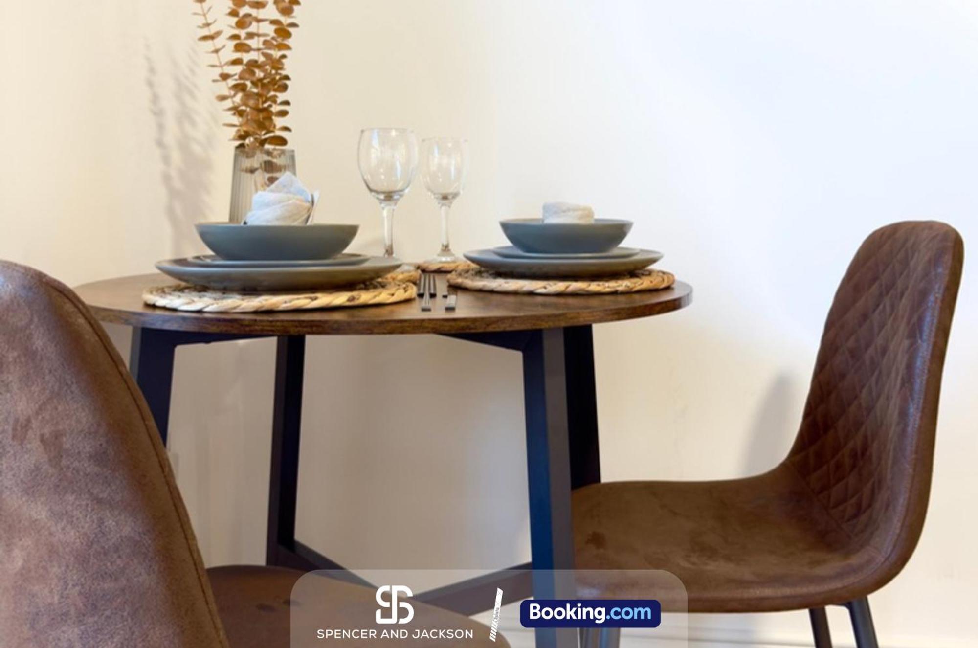 1 Bedroom City Centre Apartment Near The University And Bodleian Library By Spencer And Jackson Short Lets & Serviced Accommodation Oxford Bagian luar foto
