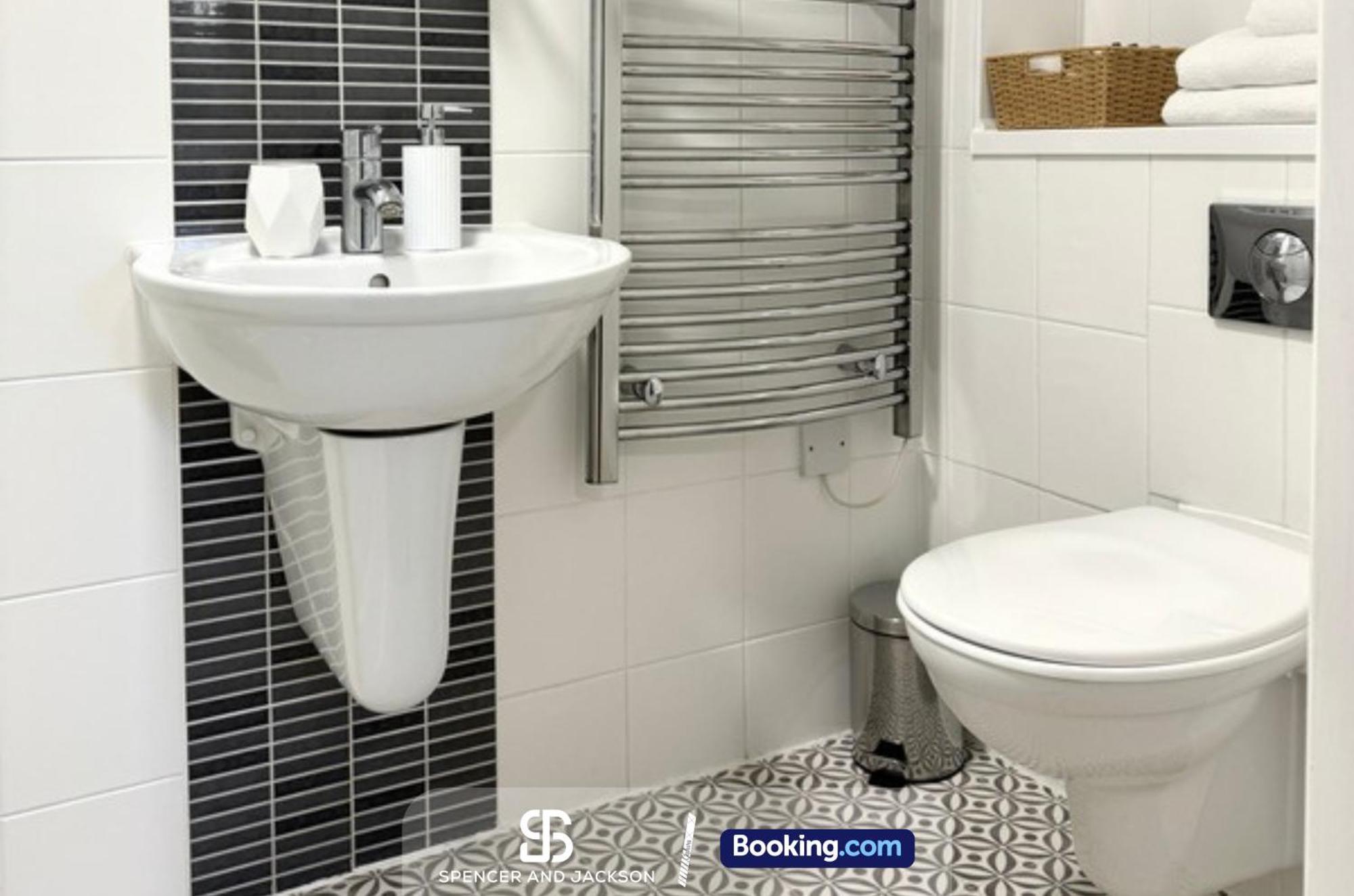 1 Bedroom City Centre Apartment Near The University And Bodleian Library By Spencer And Jackson Short Lets & Serviced Accommodation Oxford Bagian luar foto