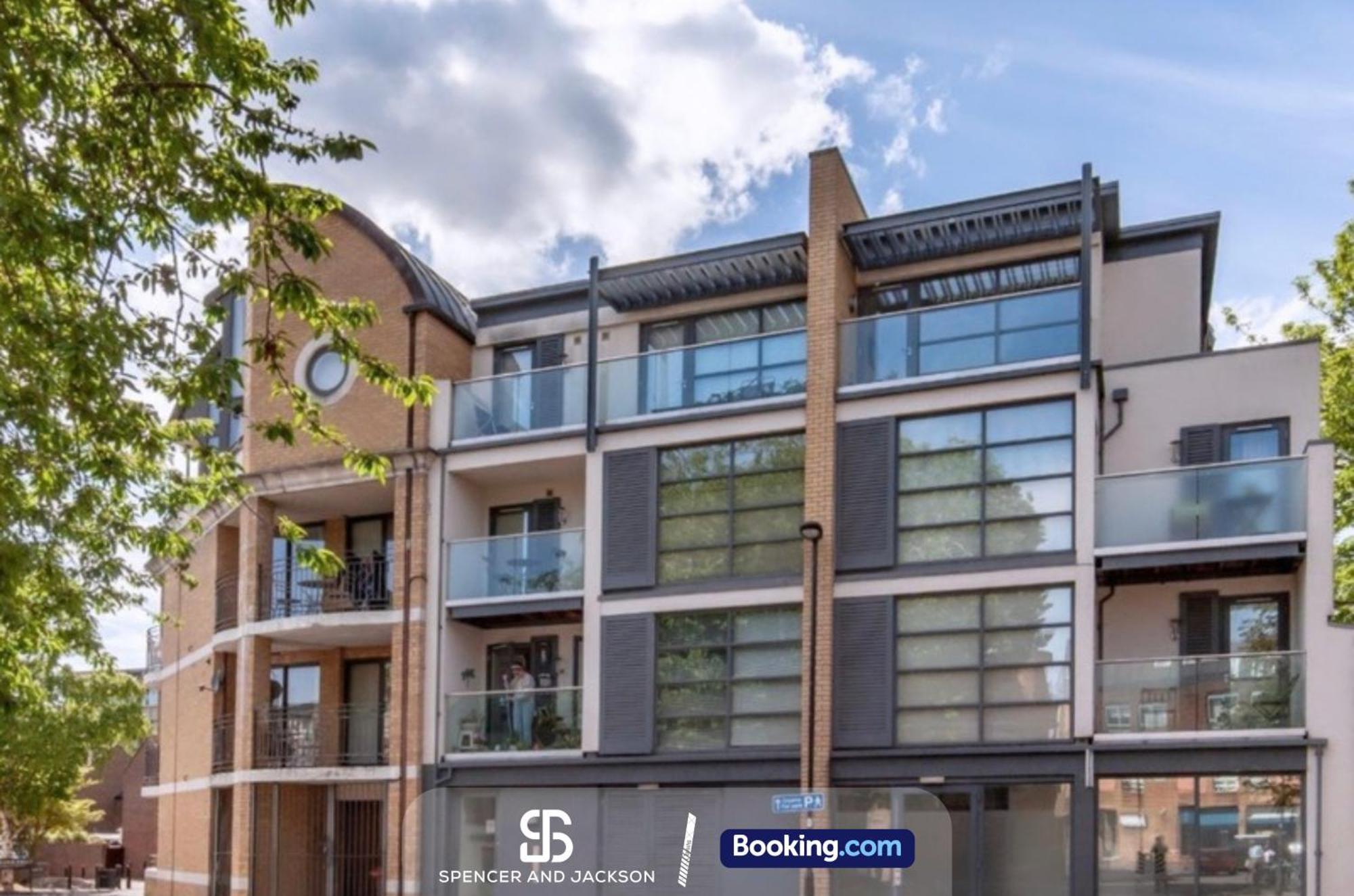 1 Bedroom City Centre Apartment Near The University And Bodleian Library By Spencer And Jackson Short Lets & Serviced Accommodation Oxford Bagian luar foto